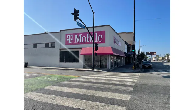 T-Mobile Experience Store