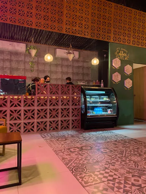 La Media Vuelta Cafe Viñedos