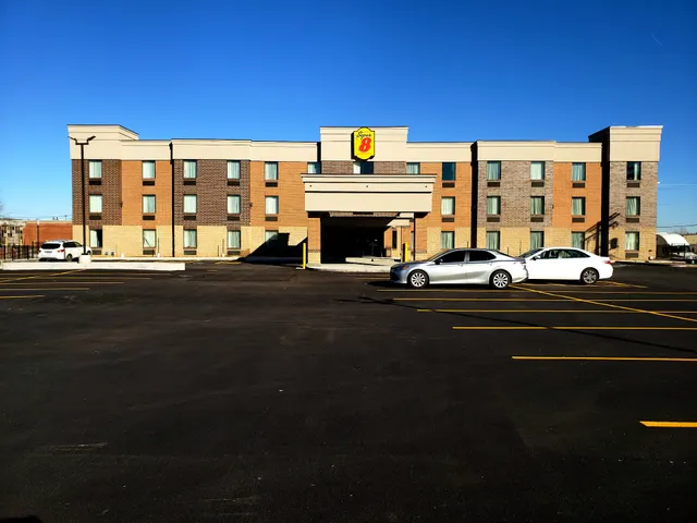 Super 8 by Wyndham St. Louis North