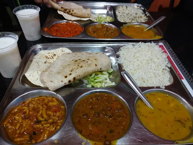 Raj Cholle Puri (Gujarati Punjabi Dishes)