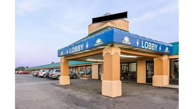 Days Inn by Wyndham Dickson