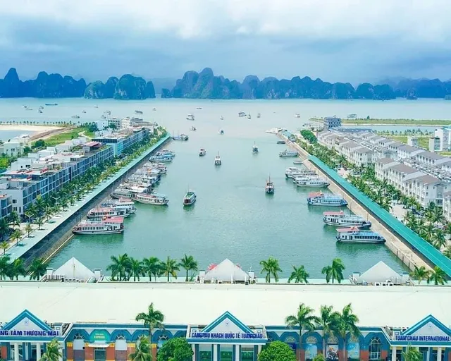 Tuần châu HQT Hotel