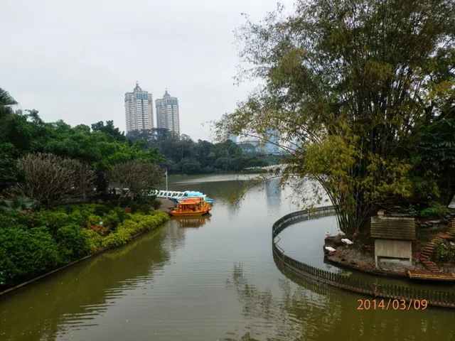 Donghu Park