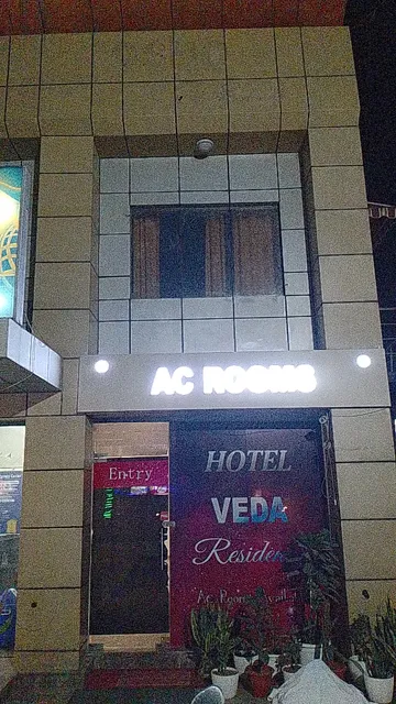 OYO 8240 Maan Residency