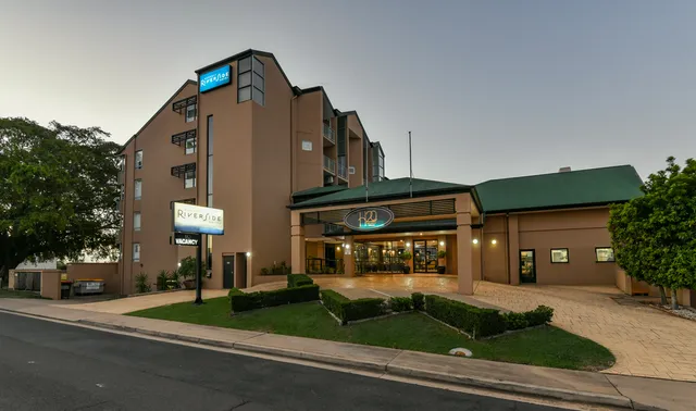 Burnett Riverside Hotel