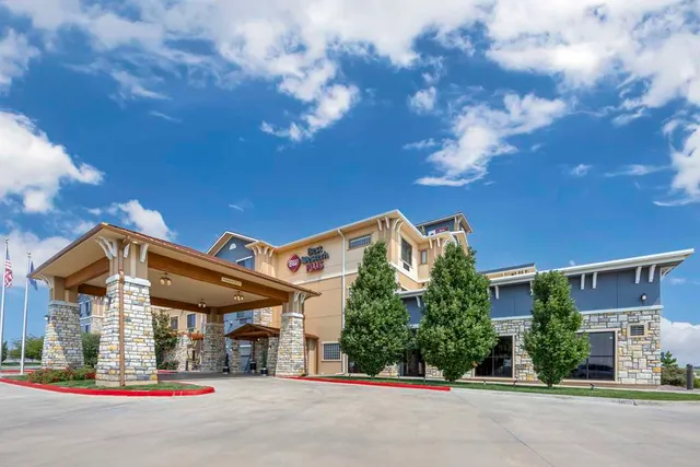 Best Western Plus Emerald Inn & Suites