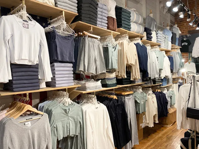 Brandy Melville - Weyburn Avenue