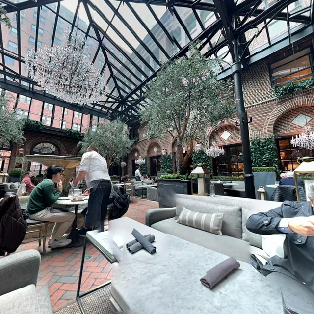 RH Chicago | The Gallery at the Three Arts Club