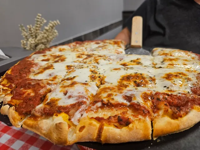 Alfanos Pizza Eatery