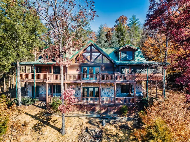 Black Bear Hideaway Cabin