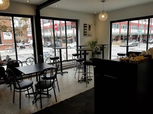 District Cafe - Mile End