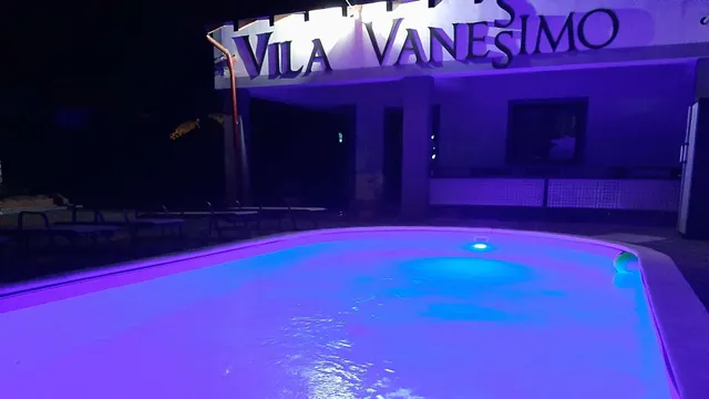 VILA CU PISCINA VANESSIMO