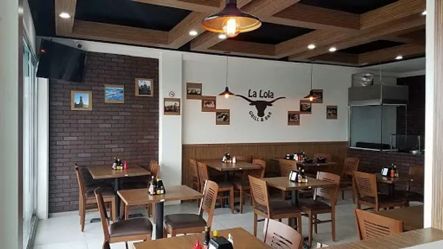 La Lola, Grill & Bar