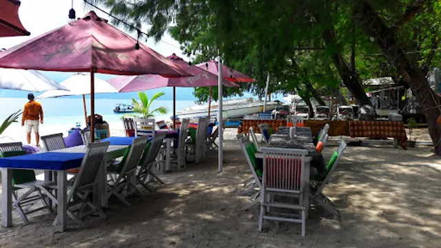 WARNA BEACH (Bar & Restaurant)