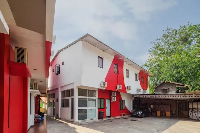 Super OYO 866 Idola Residence