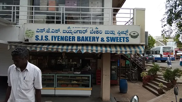 S.J.S Iyengar Bakery and Sweets, Nanjappa circle