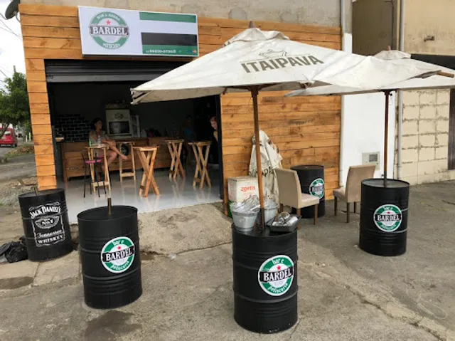 Bardel bar, lanches e porções