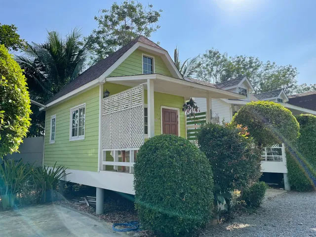 ชานชาลา ชาเล่ต์ รีสอร์ท