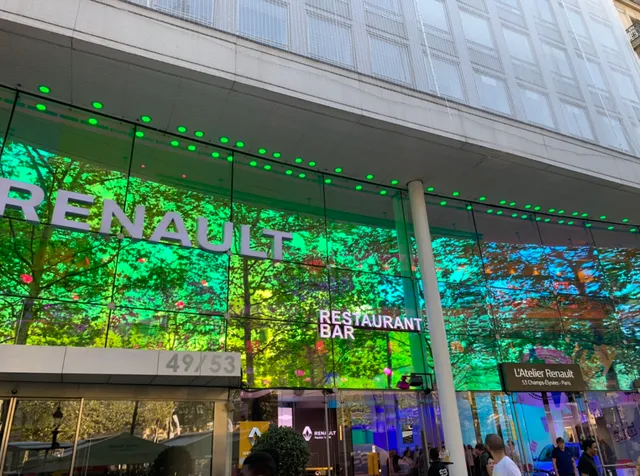 LE DÉFILÉ RENAULT - THE CARWALK