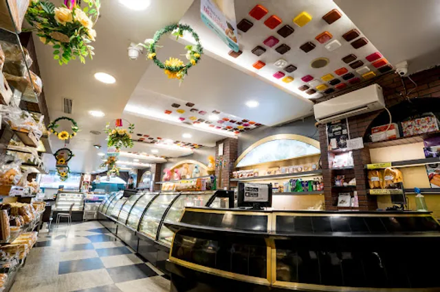 Mr. Brown Bakery (Sapru Marg)