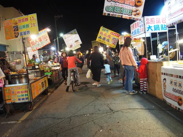 Ô-á-liâu Seaside Night Market
