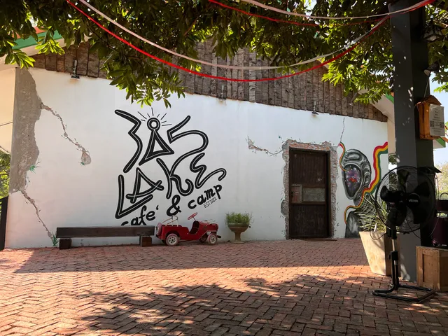 385 Cafe' & Lake camp