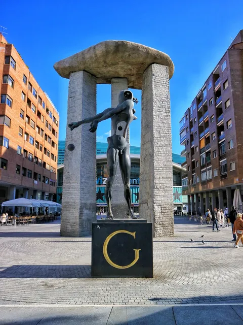 Plaza de Salvador Dali