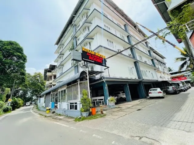 OYO 823224 SPOT ON Riyan Suites