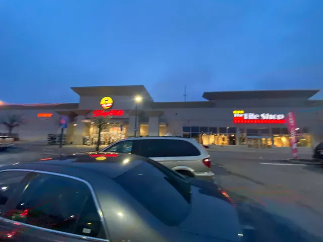 Commack South Shopping Center