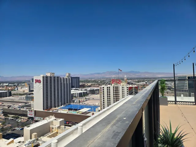 4 Queens Hotel & Casino