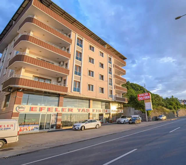 Efeler Apart