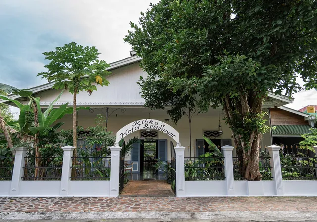 Ribka's Hotel Restaurant Swiming Pool Banda Neira