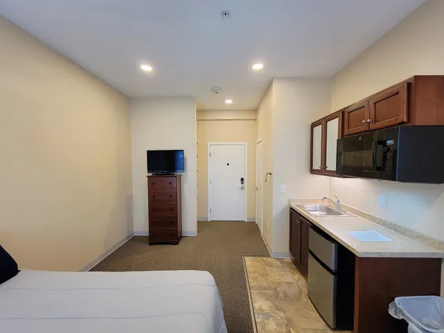 Railroad Street Inn & Suites