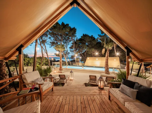 Waterman Beach Village camp & glamping