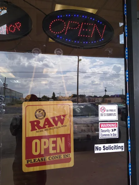 Level Up Smoke And Gift and vapes