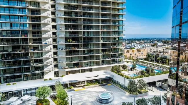 The Landmark Los Angeles Apartments