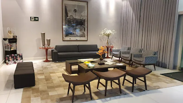 Meet Restaurant & Lounge