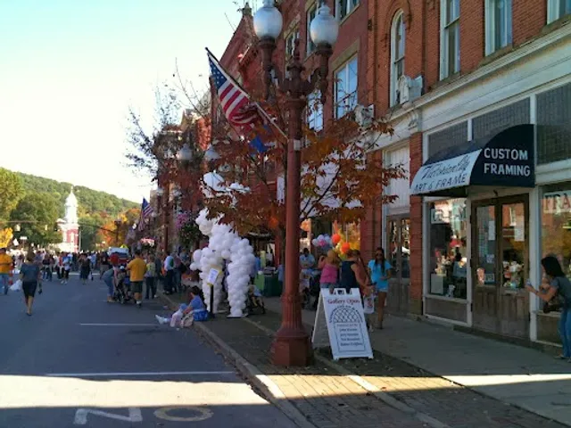 Victorian City Art & Frame