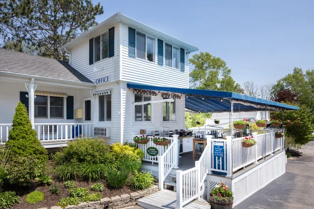 Glen Cove Inn and Suites