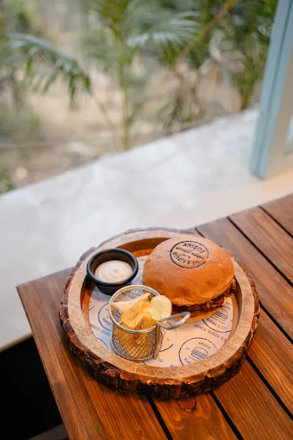 Amigos Burger & Co 🍔 || Best Burgers in Kasauli 💯 || Speciality Coffee and desserts🍰