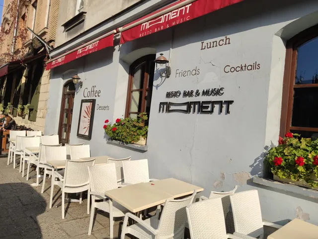 Moment Resto Bar