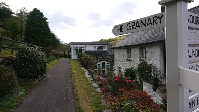 Abergwynant Farm Glamping & Apartments