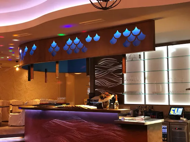 Shemesh Restaurant & Bar