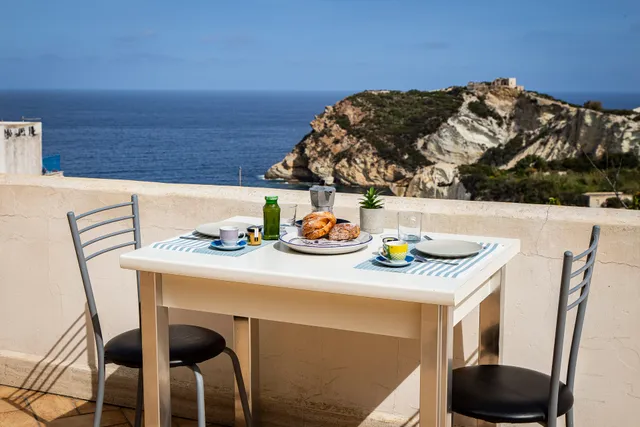 Casa La Ginestra e il Mare Ponza