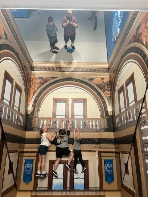 Museum of Illusions - St. Louis