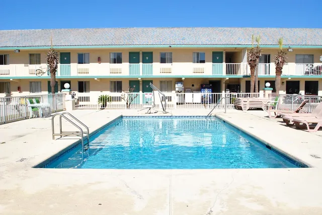 Coconut Grove Motel Inn