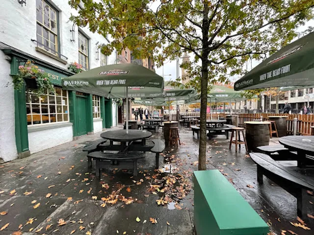 McHughs Bar & Restaurant