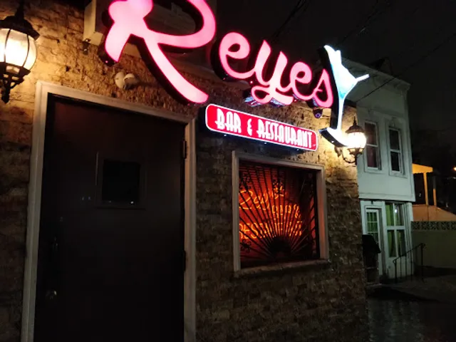 Reyes Bar & Restaurant