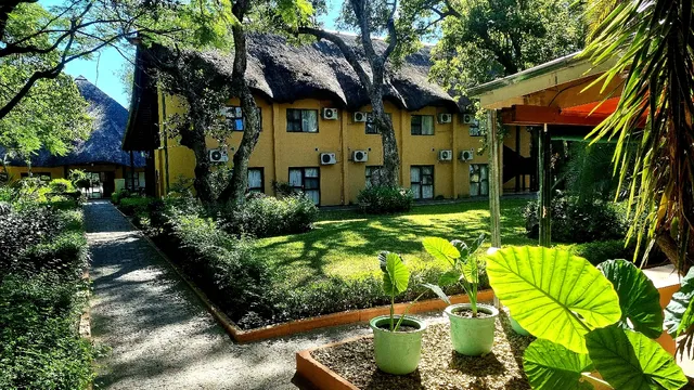 Cresta Riley's Hotel