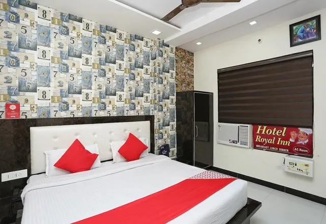 OYO 24164 Hotel Royal Villa